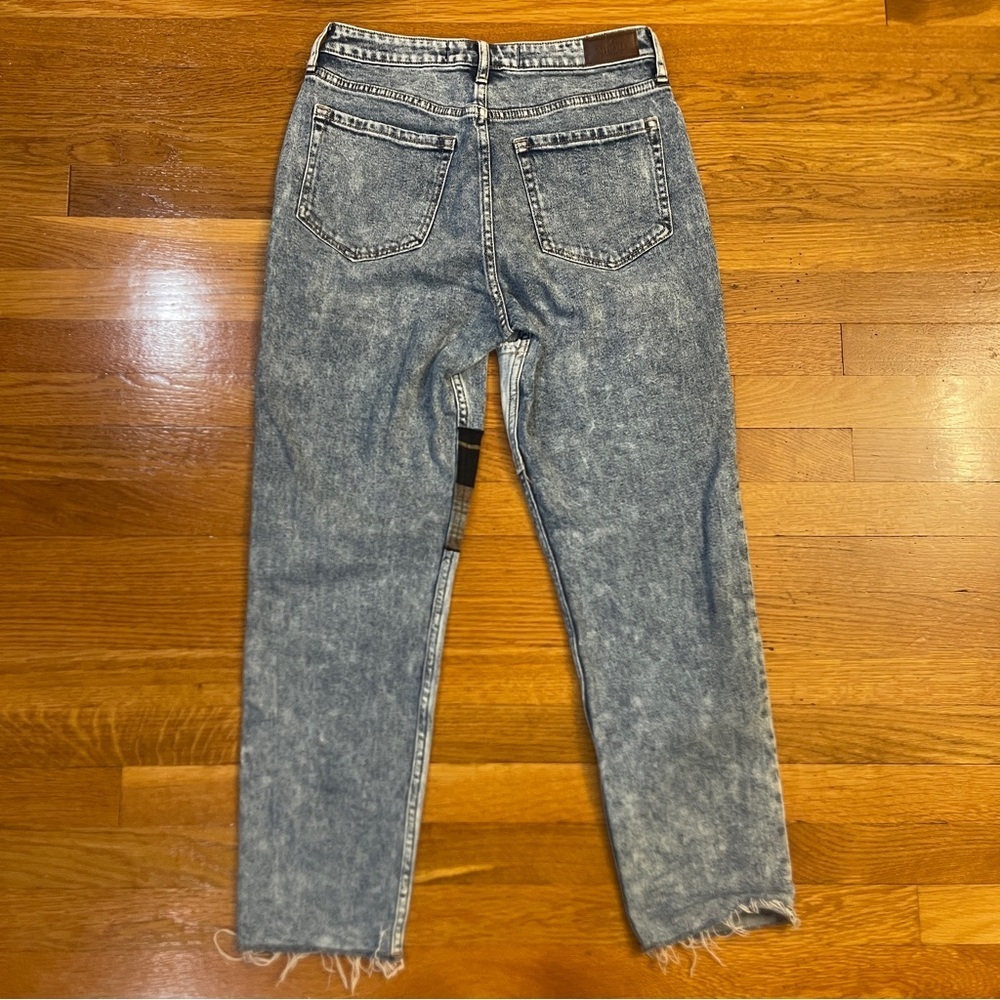 Hollister Ultra High Rise Mom Jeans Distressed Patch Design Denim - Size 7R - Picture 7 of 7